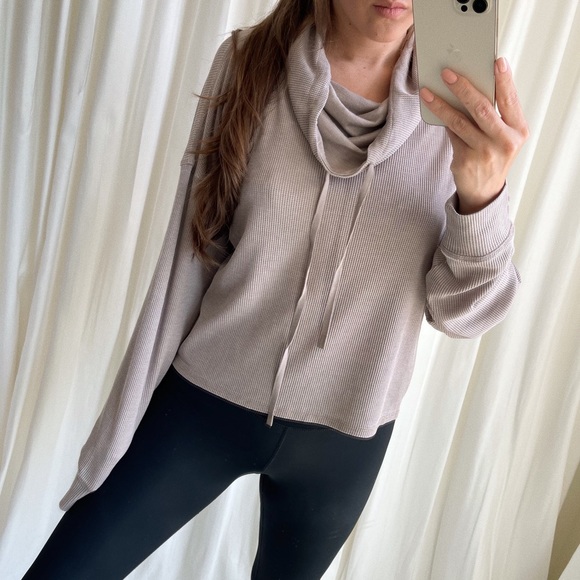 WAFFLE CROPPED SWEATSHIRT — In Washed LiLac - Picture 4 of 8